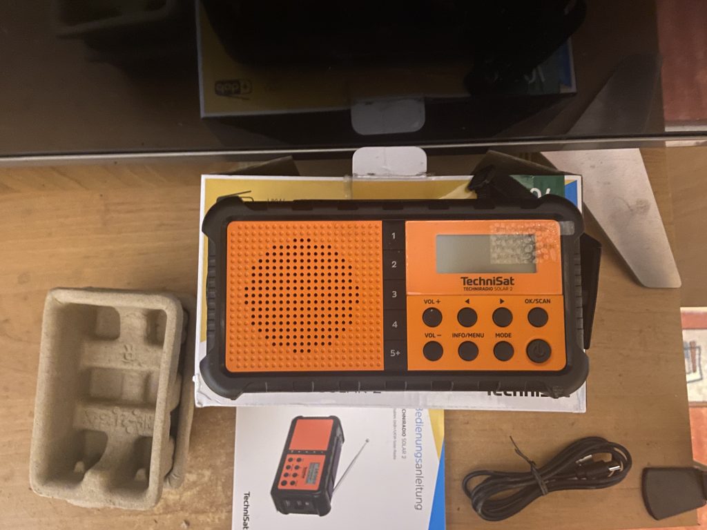 co w zestawie radia technisat techniradio solar 2